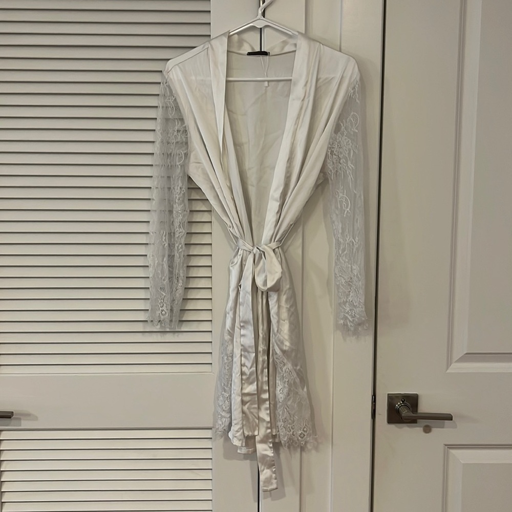 L Bridal Robe - Picture 2 of 2